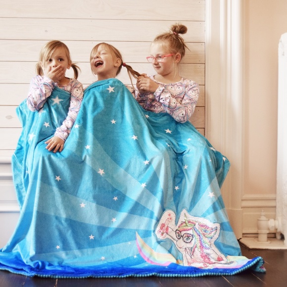 Reverse flip sequin unicorn glow dark blanket thro - Picture 1 of 8